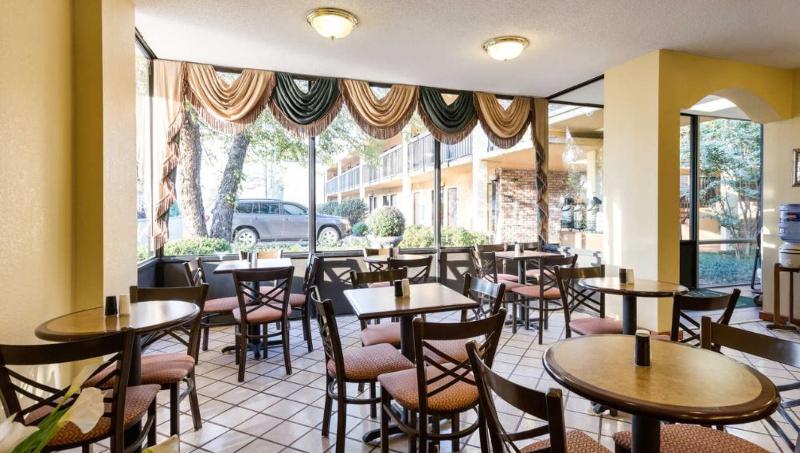 Quality Inn Blytheville I-55 image