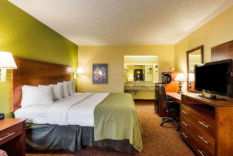 Quality Inn Blytheville I-55 image