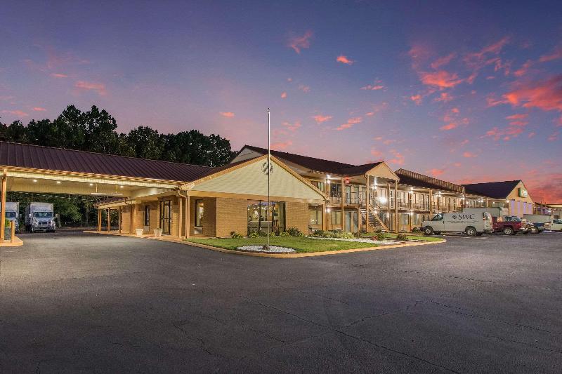 Quality Inn  & Suites Corinth West image