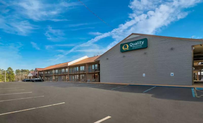Quality Inn  & Suites Corinth West image