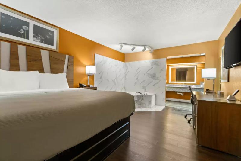 Quality Inn  & Suites Corinth West image
