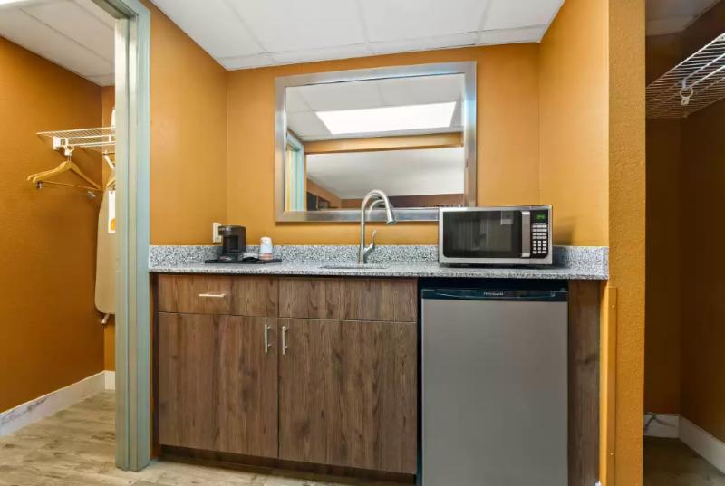 Quality Inn  & Suites Corinth West image