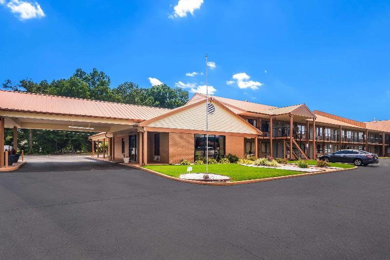 Quality Inn  & Suites Corinth West image