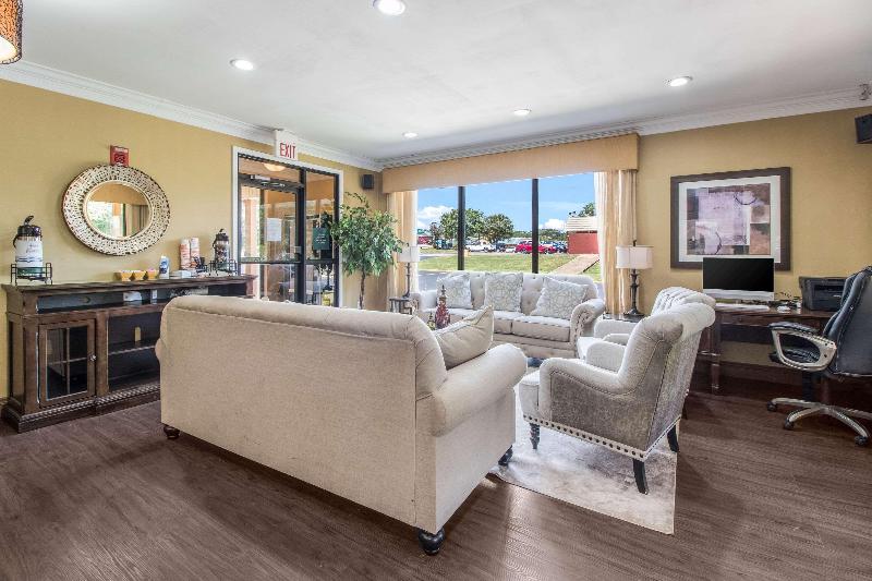 Quality Inn  & Suites Corinth West image