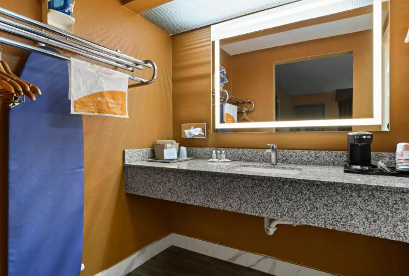Quality Inn  & Suites Corinth West image