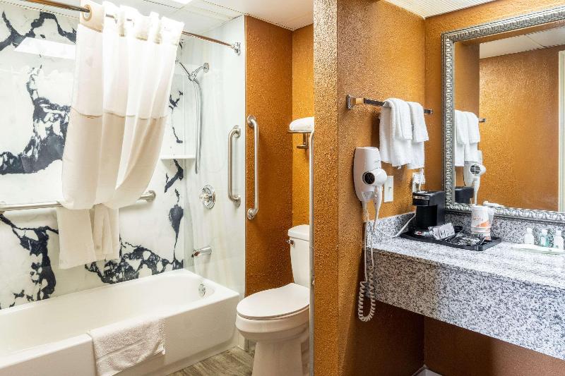 Quality Inn  & Suites Corinth West image