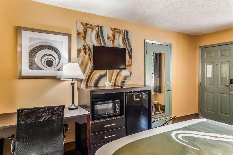 Quality Inn  & Suites Corinth West image
