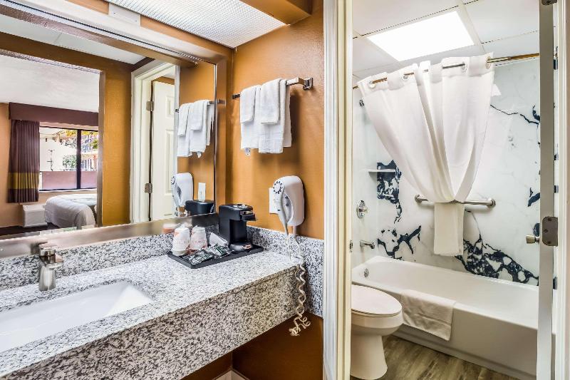 Quality Inn  & Suites Corinth West image