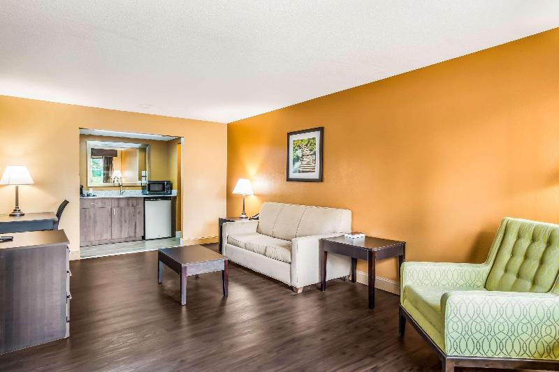 Quality Inn  & Suites Corinth West image