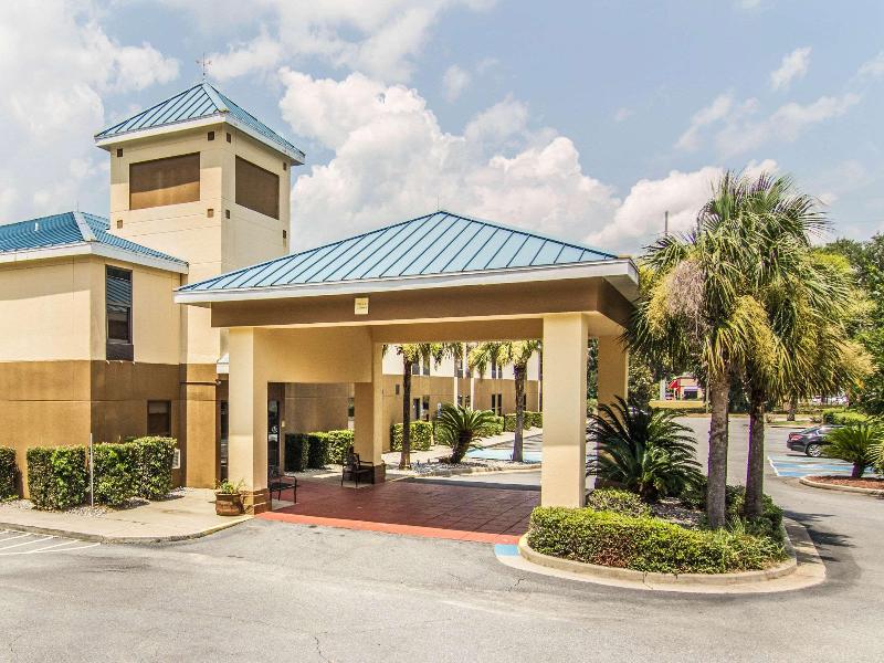 Econo Lodge Darien image