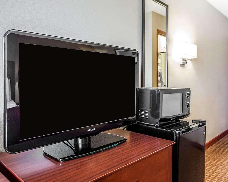 Quality Inn & Suites Davenport near I-80 image