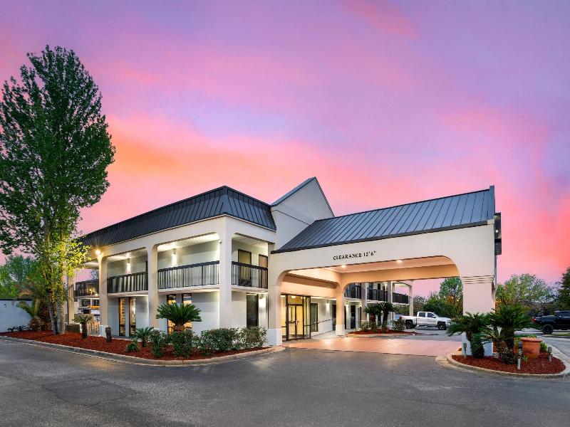 Quality Inn — general view