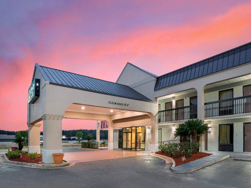 Quality Inn — exterior view