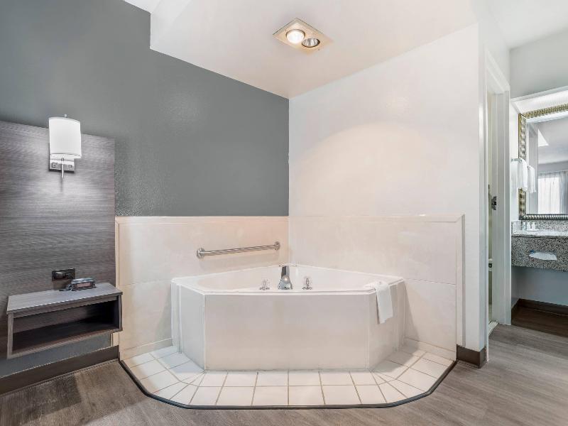 Quality Inn image