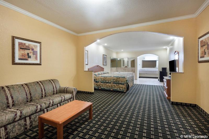Econo Lodge Inn And Suites Horn Lake - Southhaven image