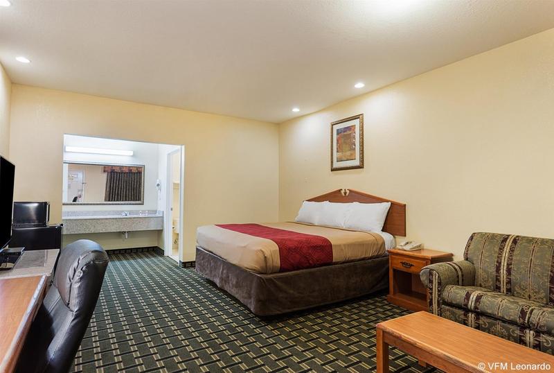 Econo Lodge Inn And Suites Horn Lake - Southhaven image