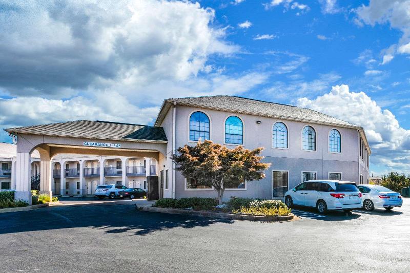 Econo Lodge Inn And Suites Horn Lake - Southhaven image