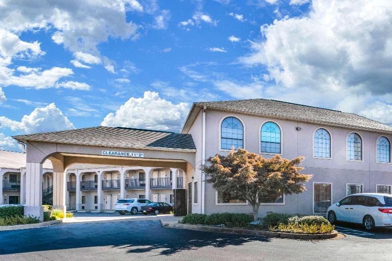 Econo Lodge Inn And Suites Horn Lake - Southhaven image