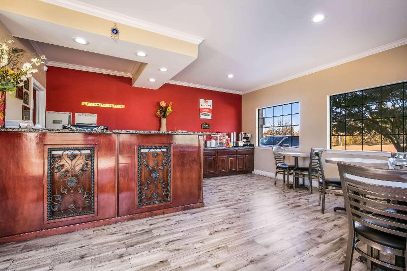 Econo Lodge Inn And Suites Horn Lake - Southhaven image