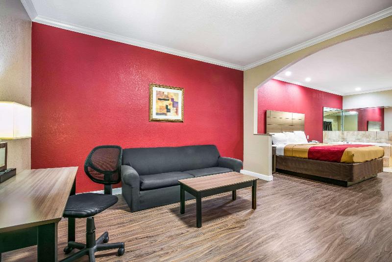 Econo Lodge Inn And Suites Horn Lake - Southhaven image