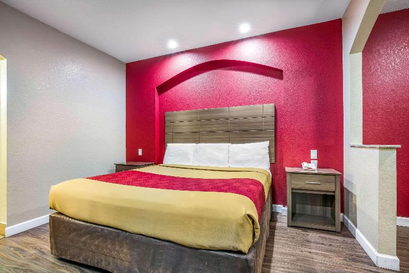 Econo Lodge Inn And Suites Horn Lake - Southhaven image