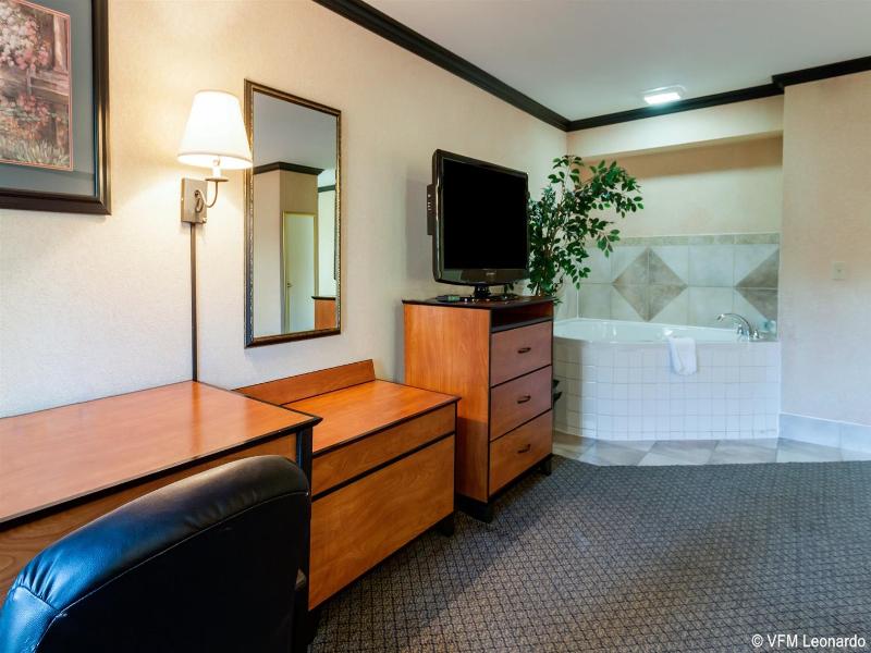 Quality Inn & Suites Lufkin Area image