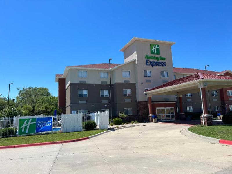 HOLIDAY INN EXPRESS WICHITA NORTH-PARK CITY