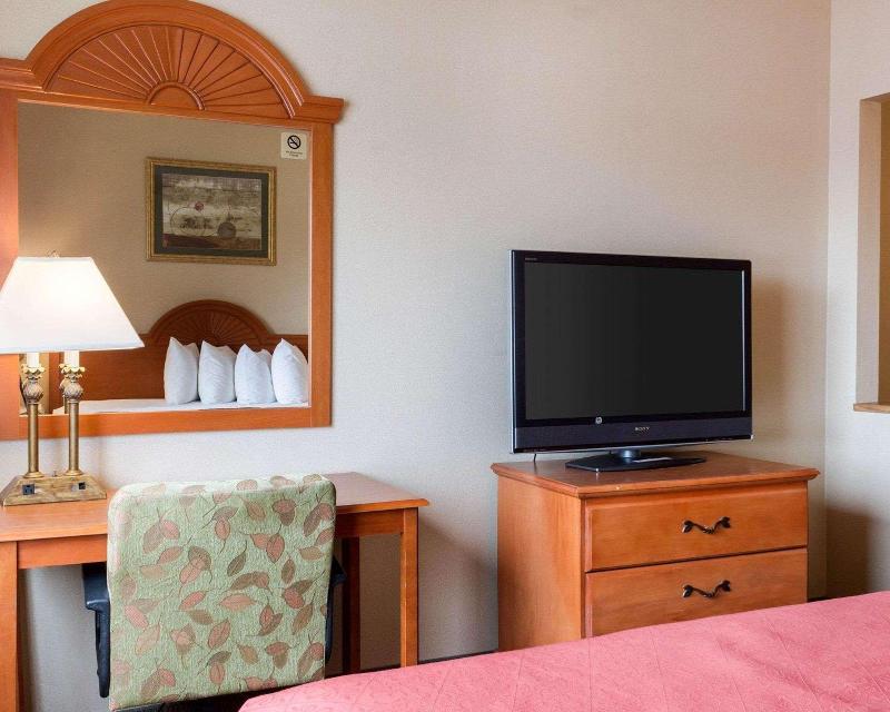 Quality Inn Brookings image