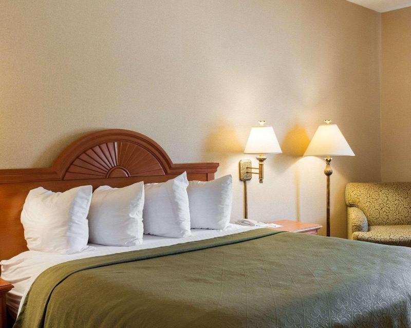 Quality Inn Brookings image