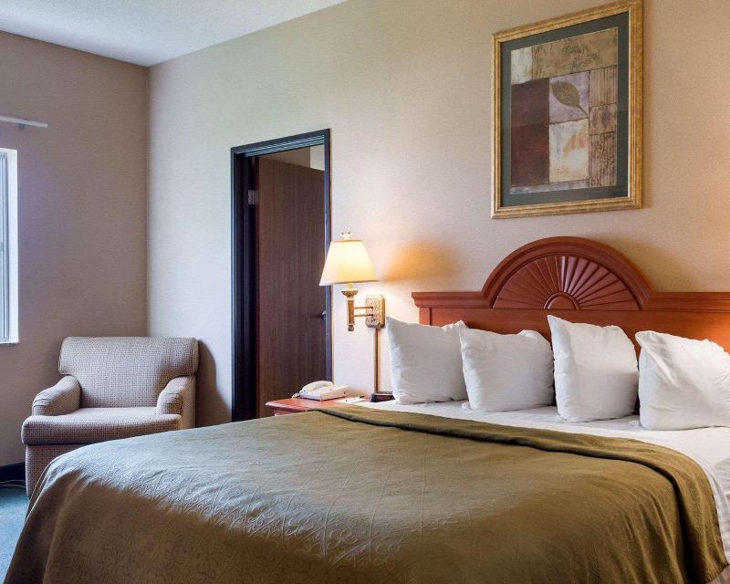 Quality Inn Brookings image