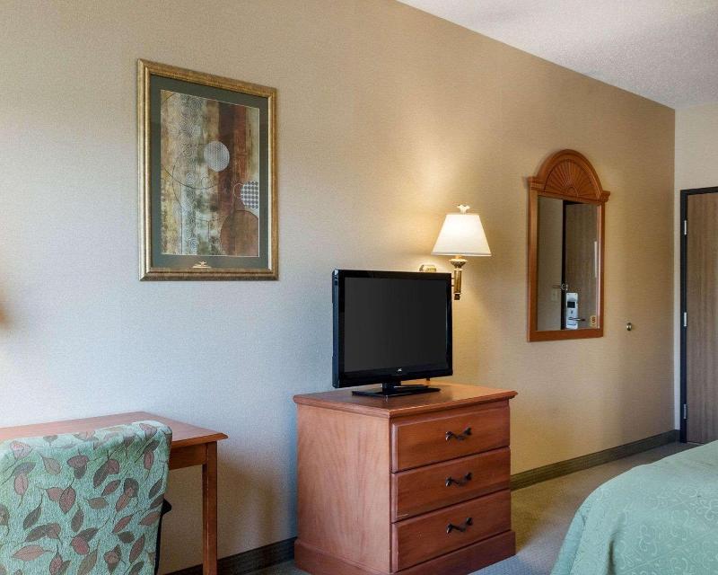 Quality Inn Brookings image