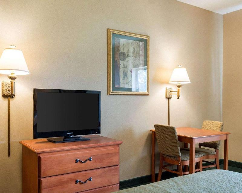 Quality Inn Brookings image