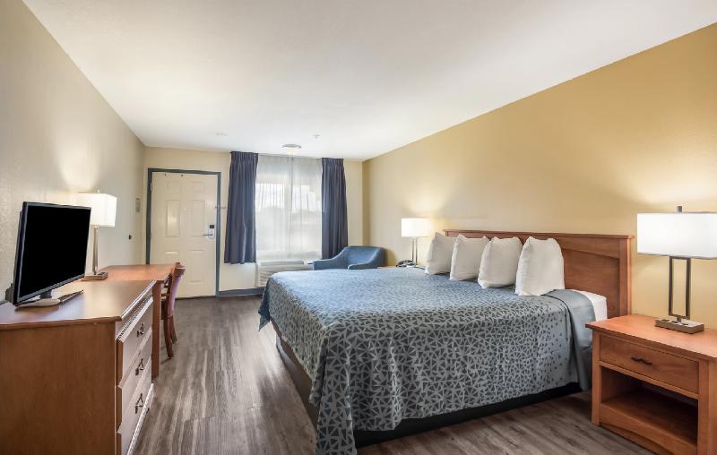 Econo Lodge Inn & Suites Lodi - Wine Country Area image