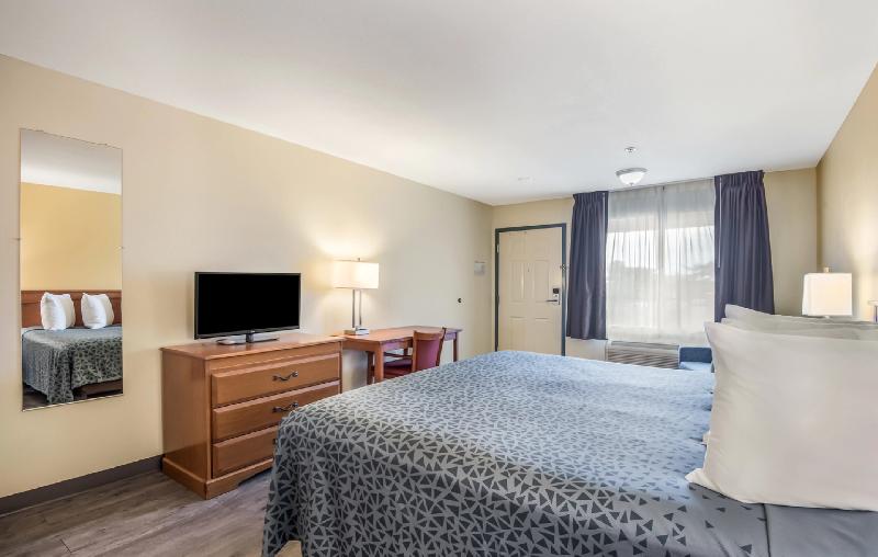 Econo Lodge Inn & Suites Lodi - Wine Country Area image
