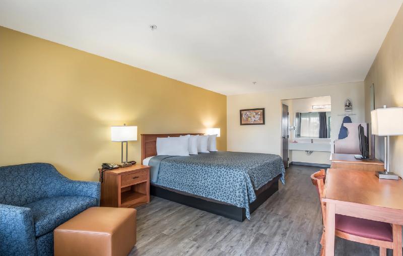 Econo Lodge Inn & Suites Lodi - Wine Country Area image