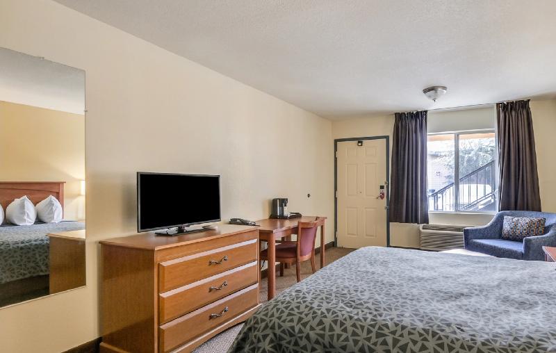 Econo Lodge Inn & Suites Lodi - Wine Country Area image