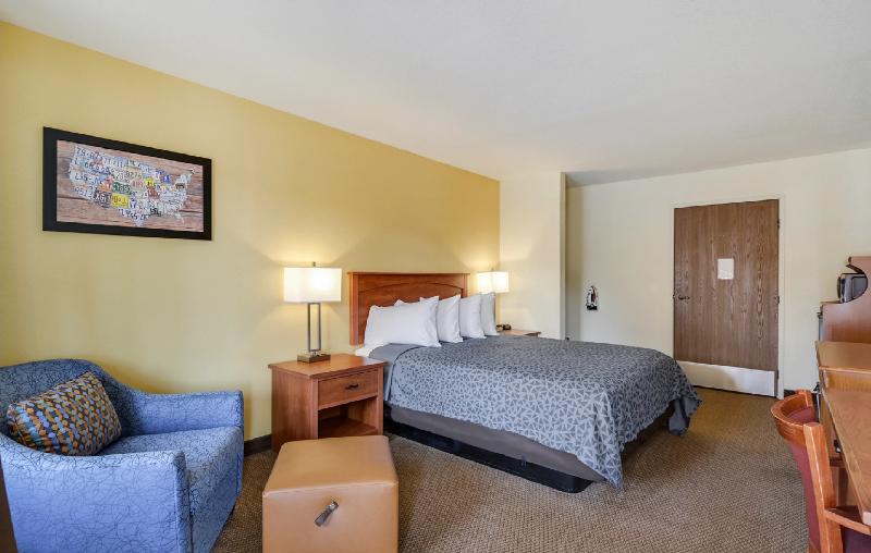 Econo Lodge Inn & Suites Lodi - Wine Country Area image