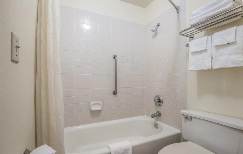 Econo Lodge Inn & Suites Lodi - Wine Country Area image