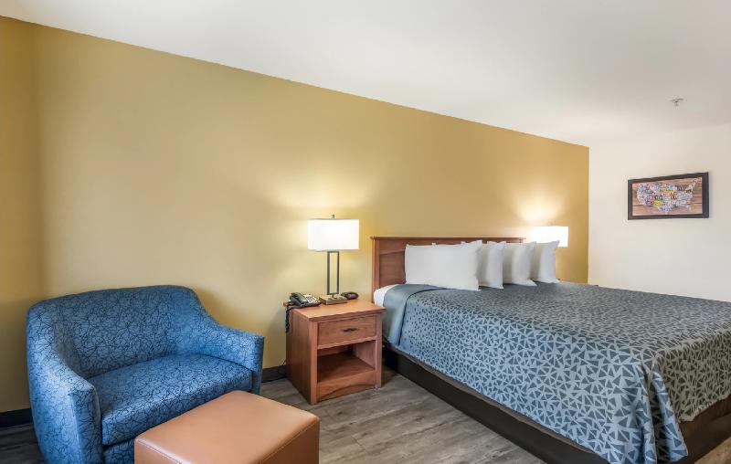 Econo Lodge Inn & Suites Lodi - Wine Country Area image