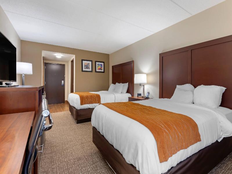 DOUBLE TWO DOUBLE BEDS