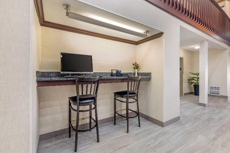 Comfort Inn Bourbonnais near I-57 image