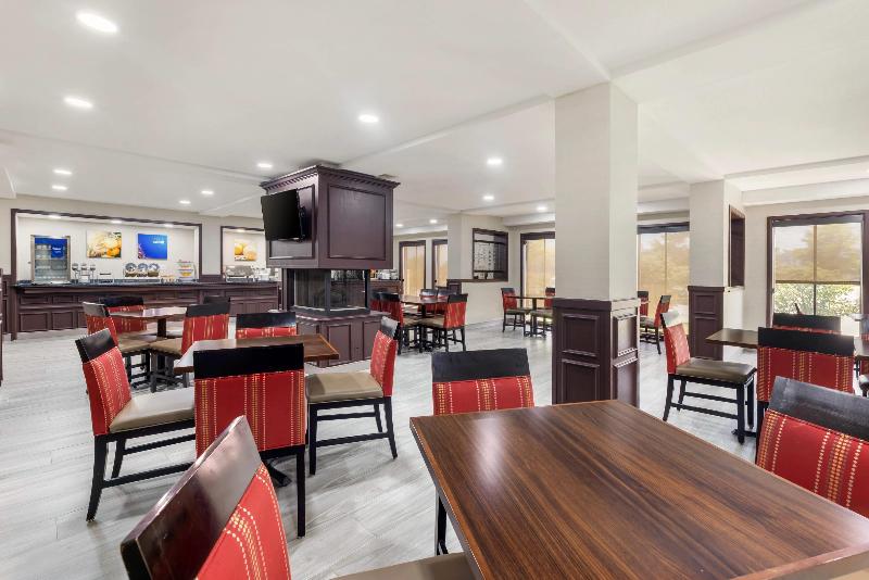 Comfort Inn Bourbonnais near I-57 image