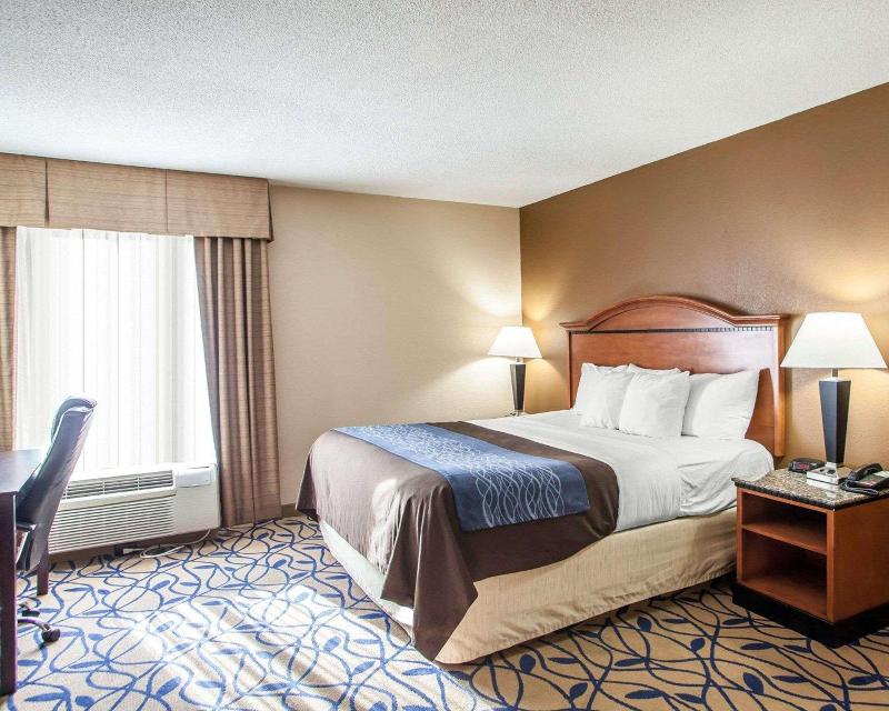 Comfort Inn Bourbonnais near I-57 image