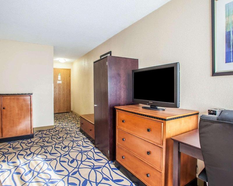 Comfort Inn Bourbonnais near I-57 image