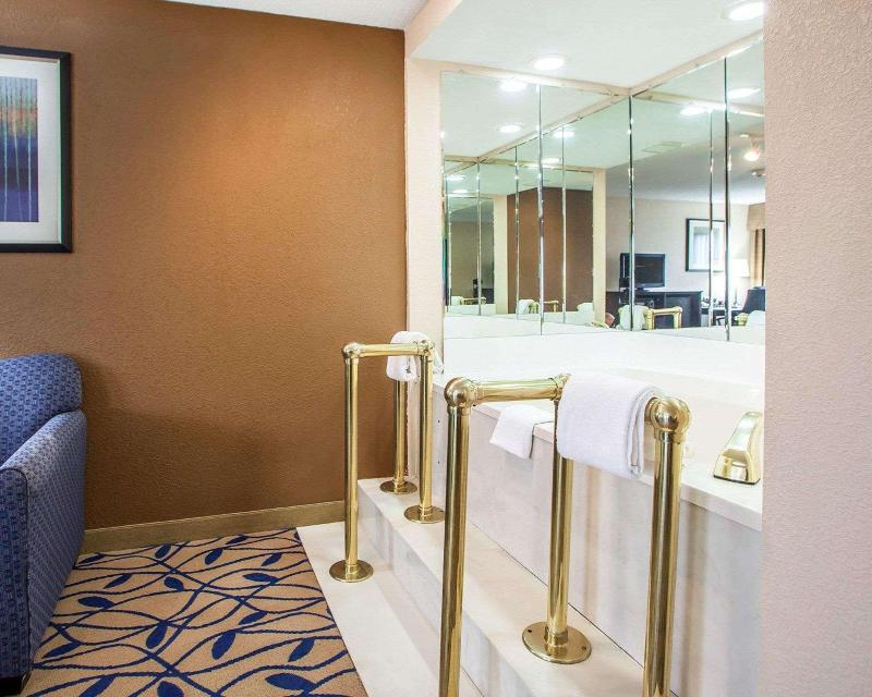 Comfort Inn Bourbonnais near I-57 image