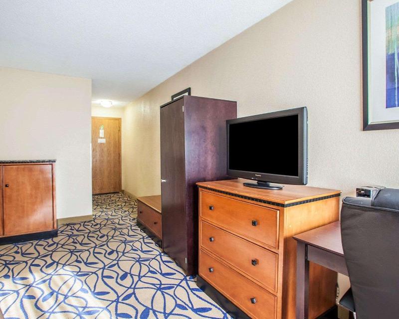 Comfort Inn Bourbonnais near I-57 image
