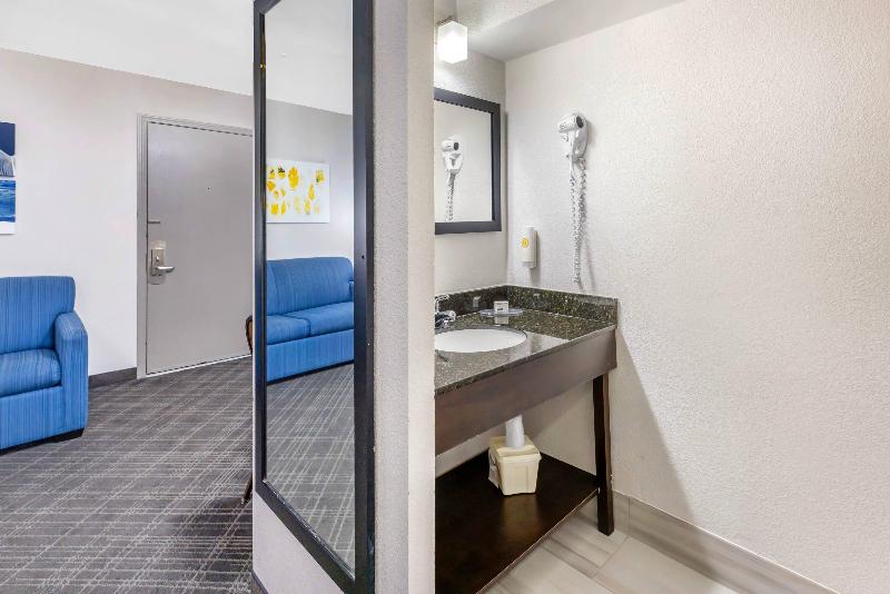 Comfort Inn Bourbonnais near I-57 image
