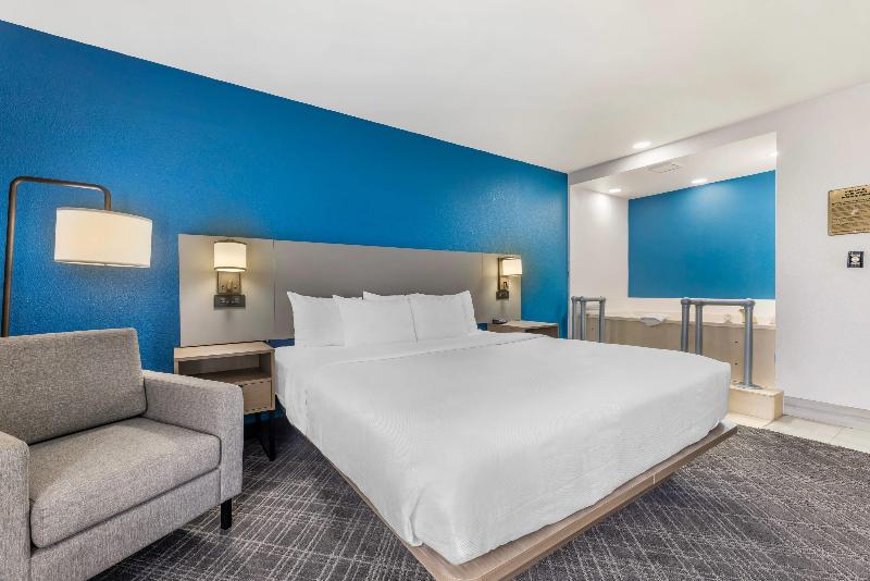 Comfort Inn Bourbonnais near I-57 image
