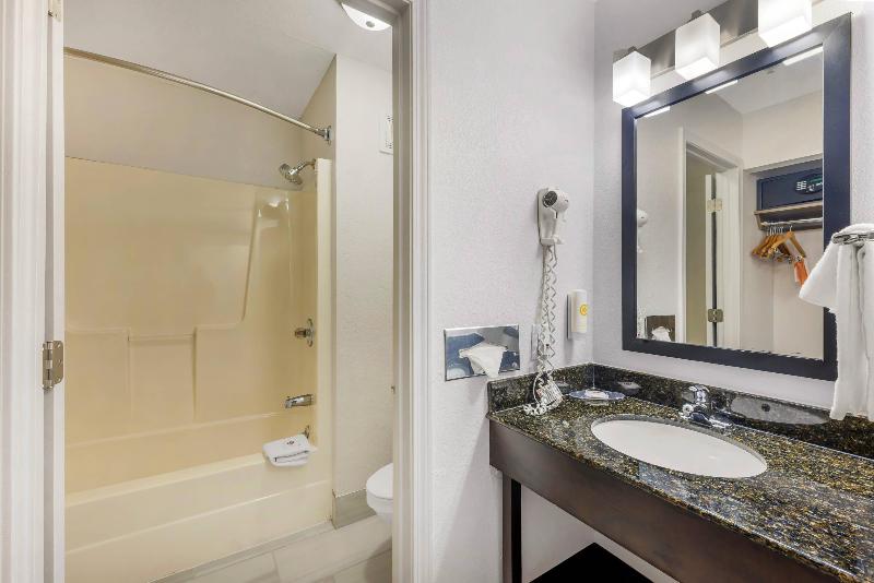 Comfort Inn Bourbonnais near I-57 image