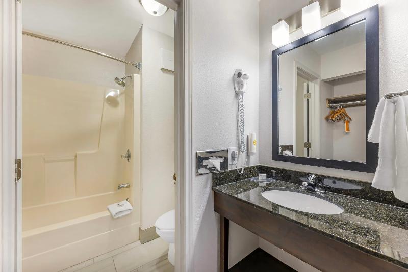 Comfort Inn Bourbonnais near I-57 image